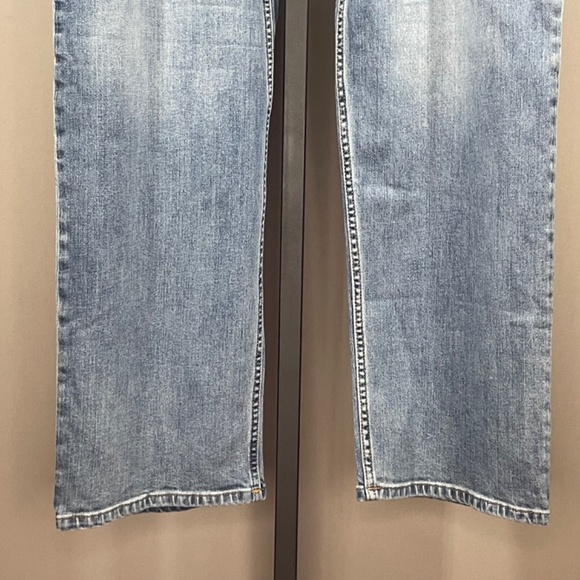 NEW Eddie Bauer Jeans Mens 36 blue denim straight leg relaxed outdoor casual - Picture 3 of 9